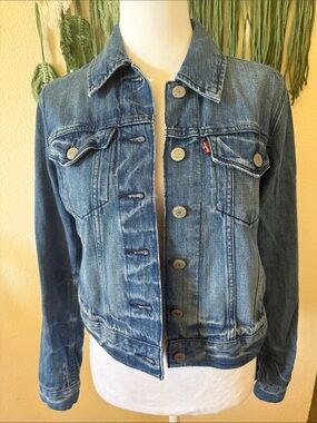 Levi's Medium Blue Denim Trucker Jacket - Womens Classic Jean Coat